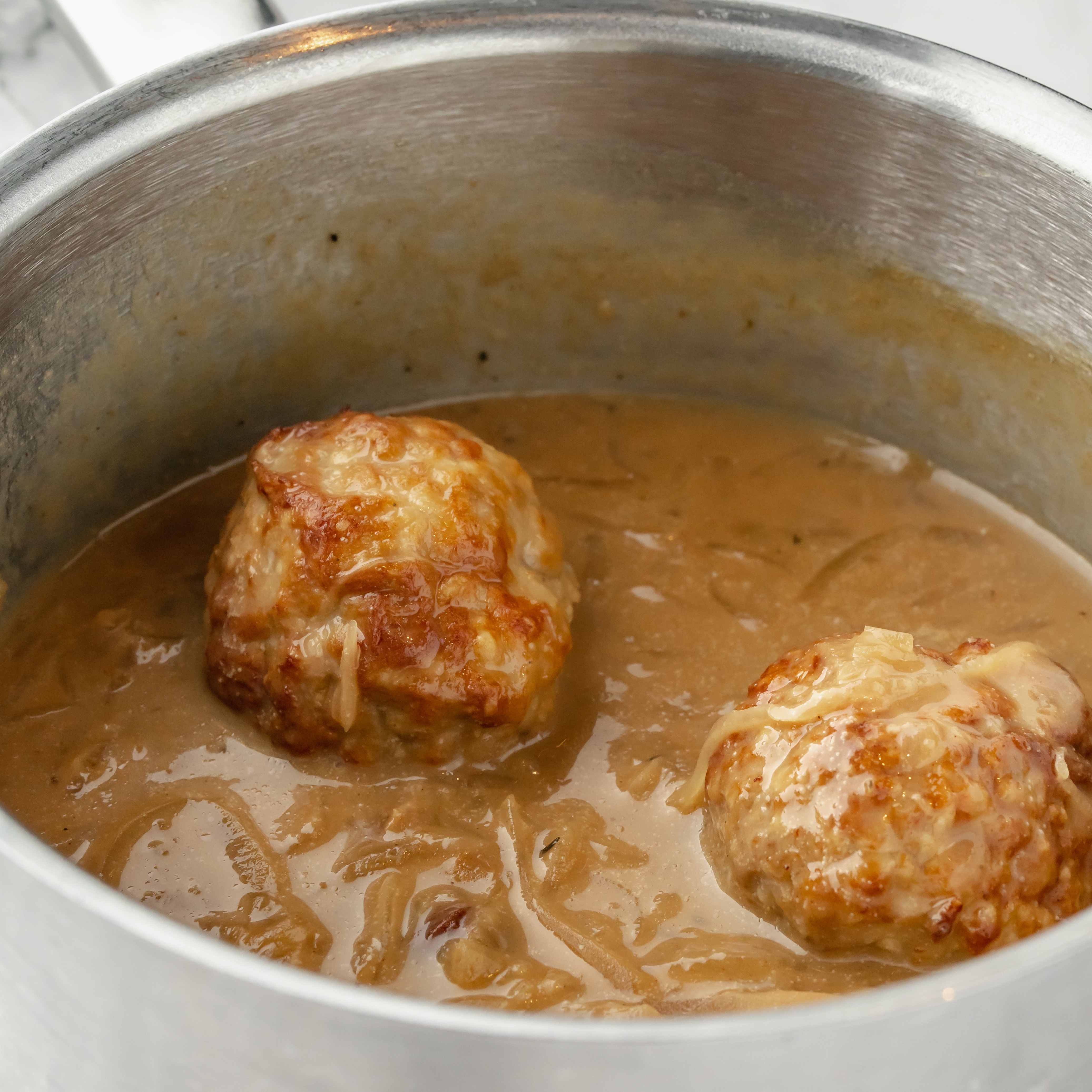 Boulettes de viande sauce li geoise